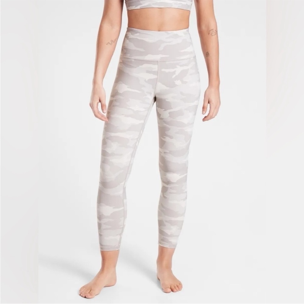 Athleta Elation Camo 7/8 Tight Size M